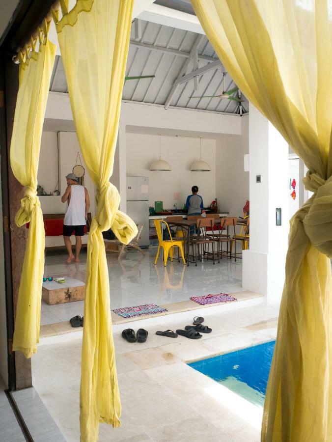 Хостел La Boheme Canggu Екстер'єр фото