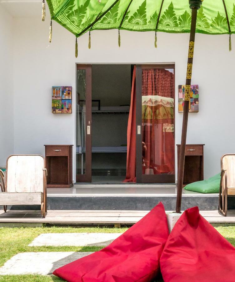 Хостел La Boheme Canggu Екстер'єр фото